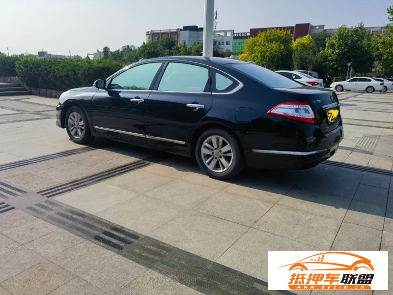  12年日產(chǎn)天籟轎車 