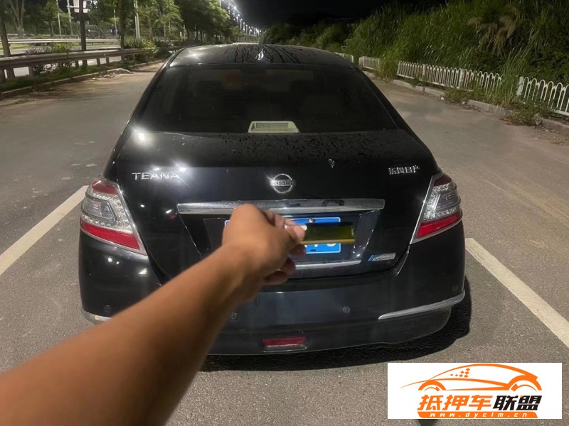  12年日產(chǎn)天籟轎車 