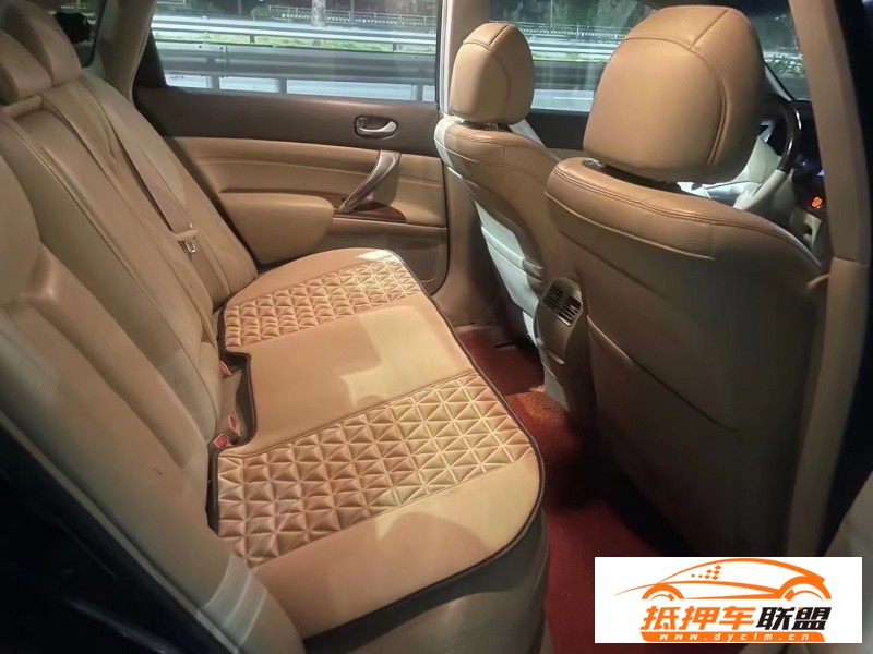  12年日產(chǎn)天籟轎車 