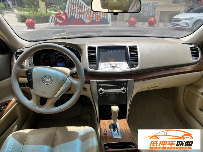  11年日產(chǎn)天籟轎車 