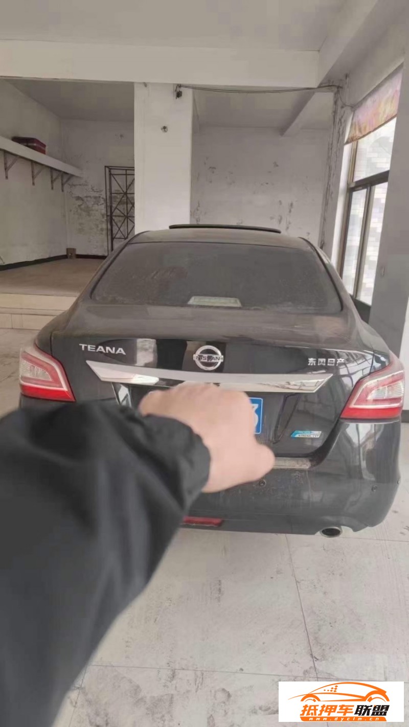  14年日產(chǎn)天籟轎車 