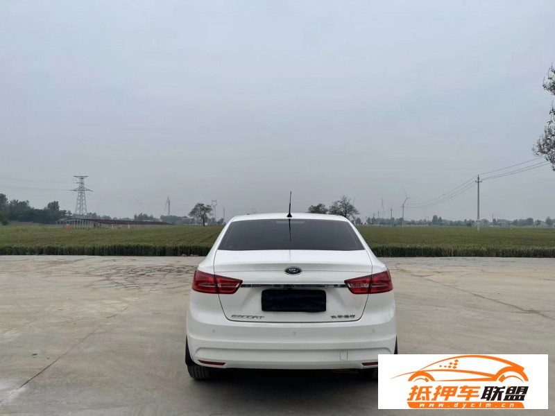  17年福特福睿斯轎車 