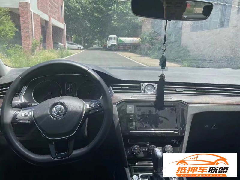  20年大眾邁騰轎車 