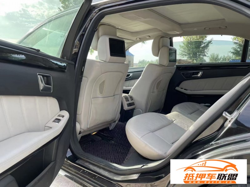  13年奔馳E轎車 