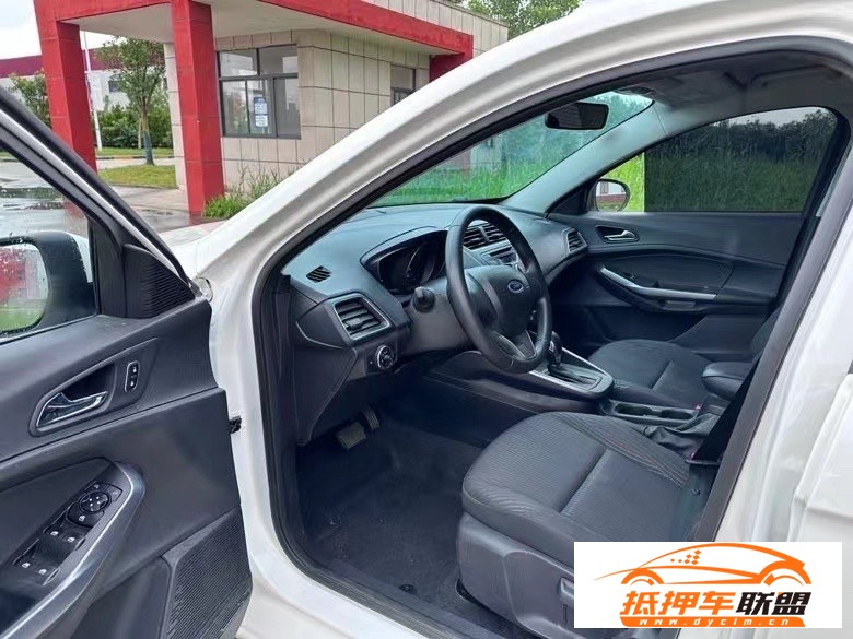  20年福特福睿斯轎車 