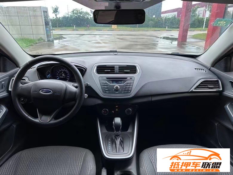 20年福特福睿斯轎車 