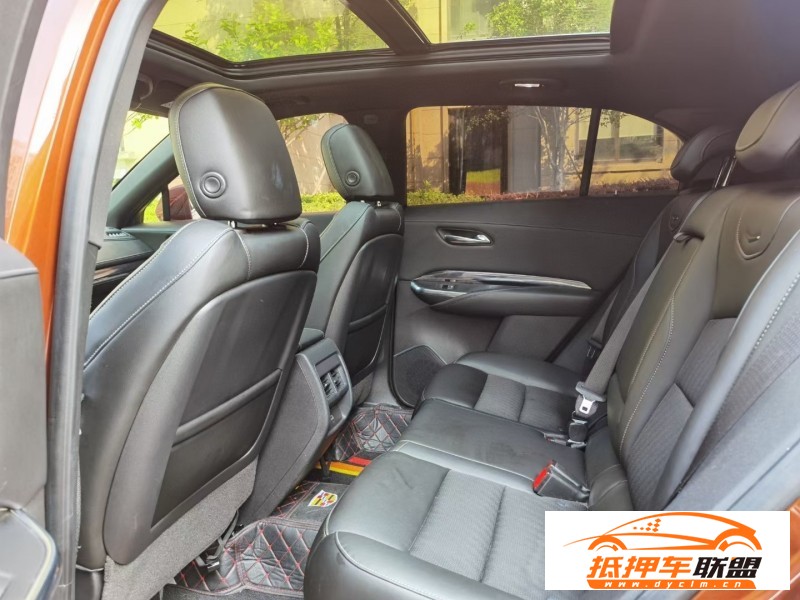  19年凱迪拉克XT4轎車 