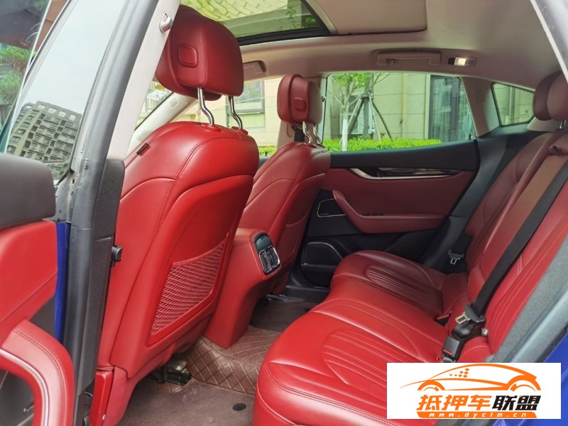  16年瑪莎拉蒂萊萬特轎車 