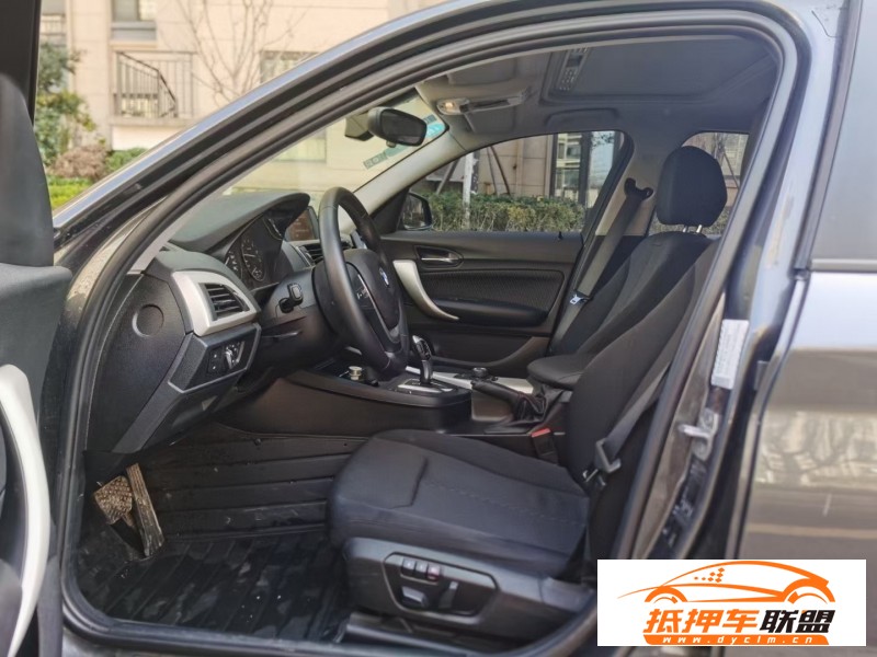  16年寶馬1系轎車(chē) 