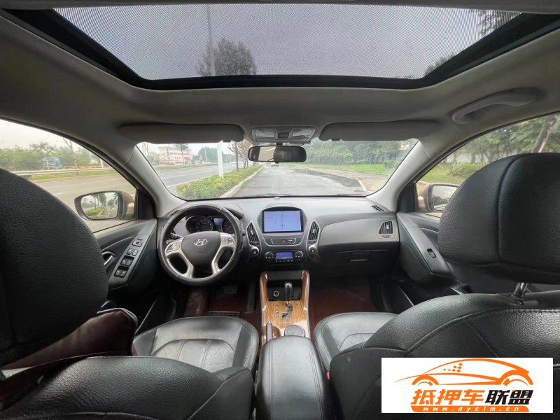  16年現(xiàn)代ix35轎車 