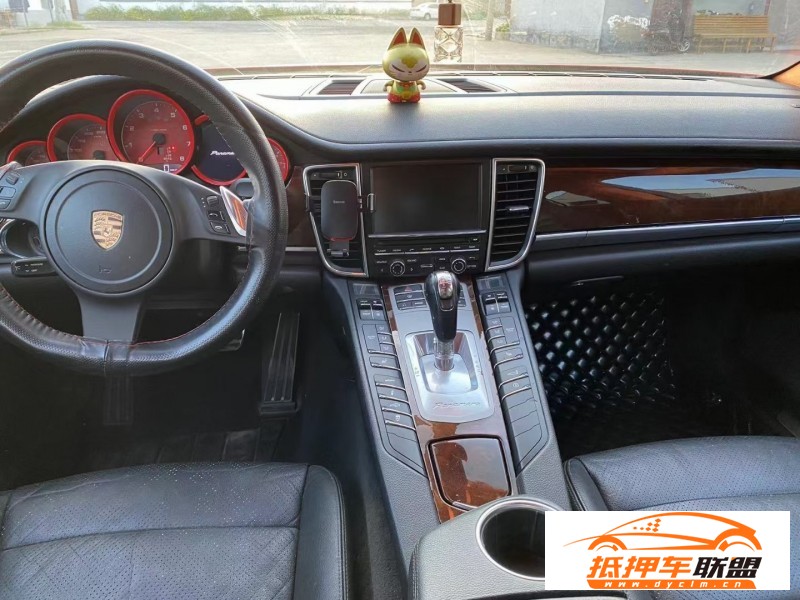  13年保時捷帕納梅拉跑車 