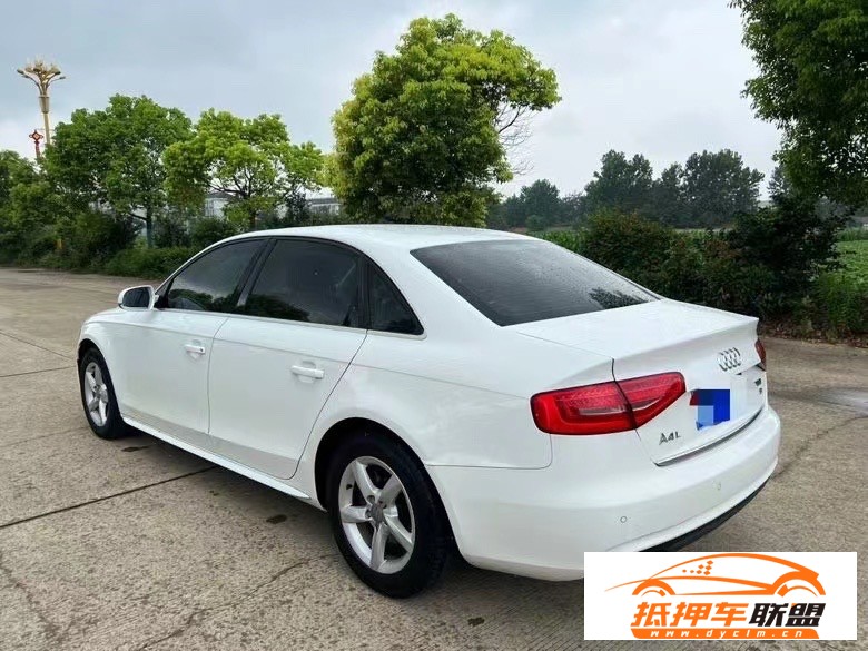  12年奧迪A4L轎車 