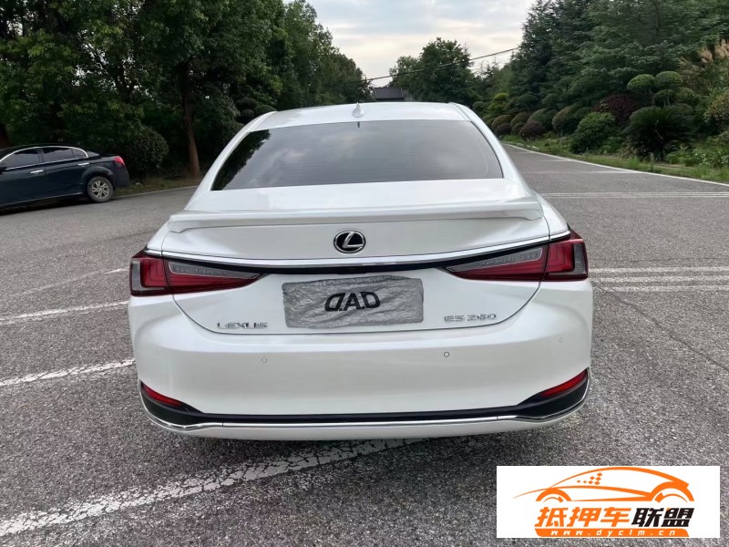  22年雷克薩斯ES轎車 