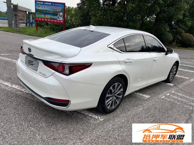  22年雷克薩斯ES轎車 