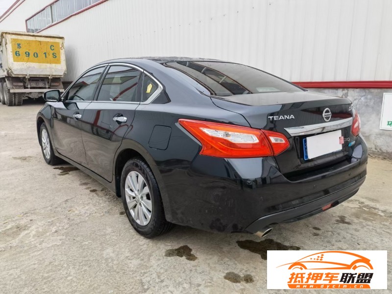  18年日產(chǎn)天籟轎車 