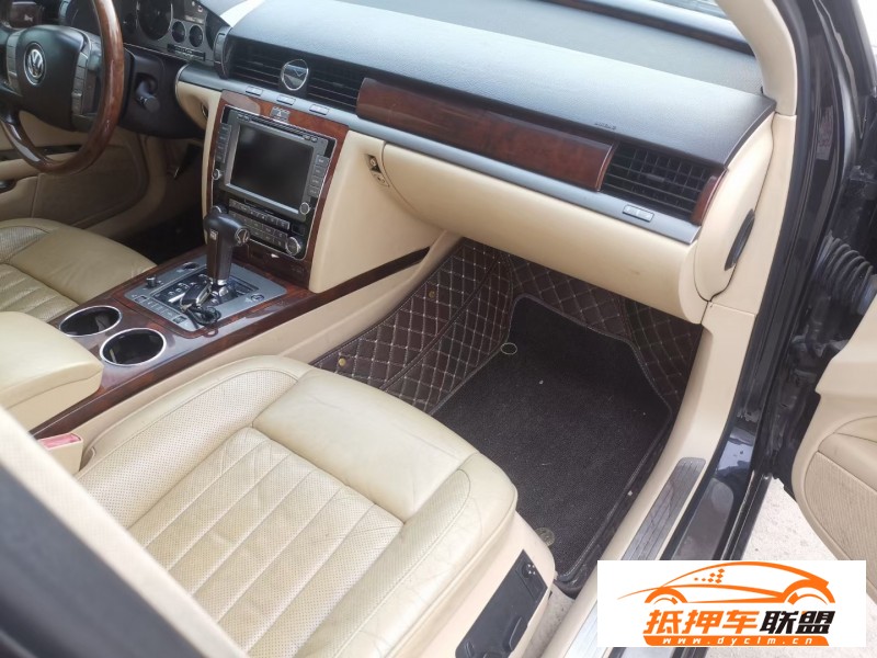  10年大眾輝騰轎車 