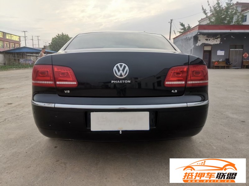  10年大眾輝騰轎車 