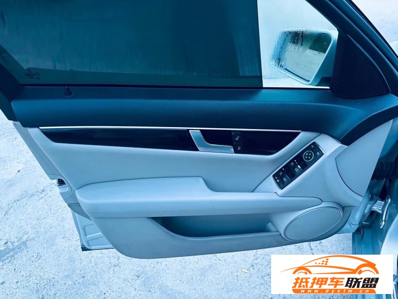  11年奔馳C轎車 
