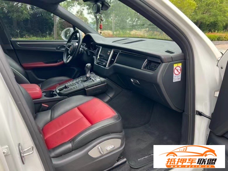  17年保時捷Macan邁凱轎車 