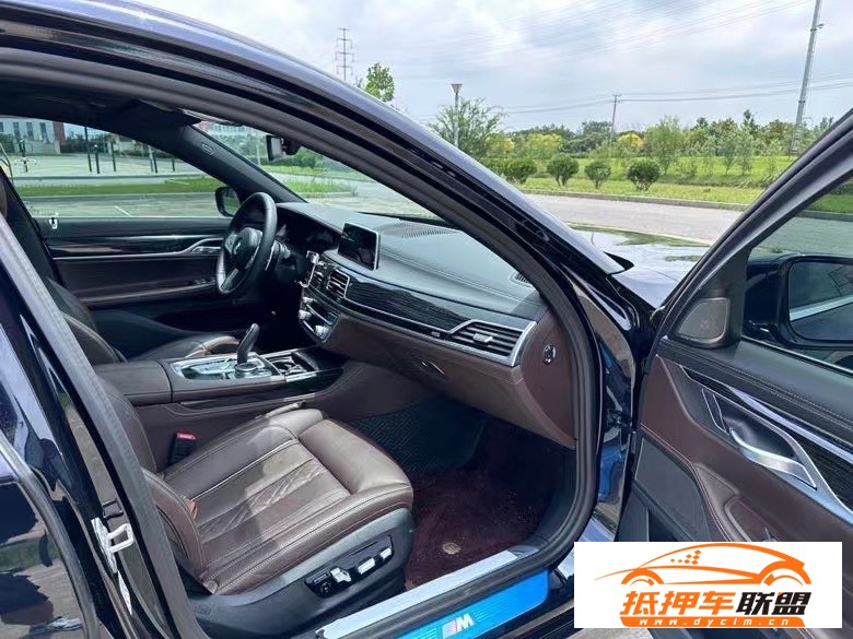  22年寶馬7系轎車 