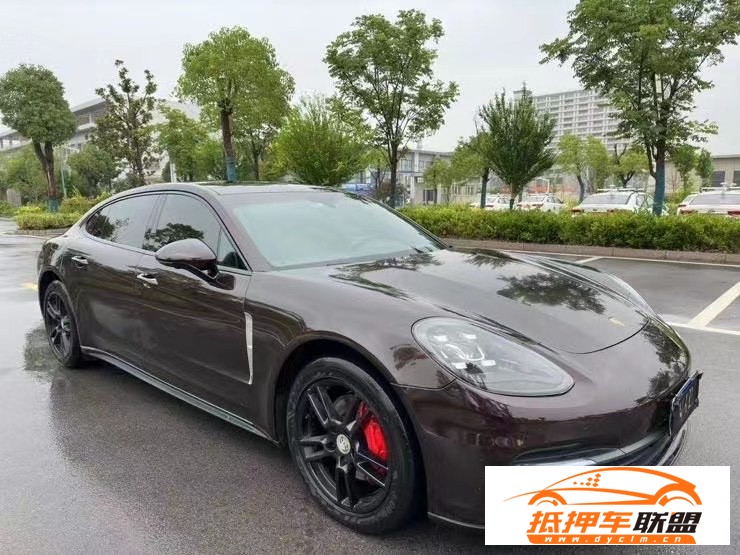  18年保時(shí)捷帕納梅拉轎車 