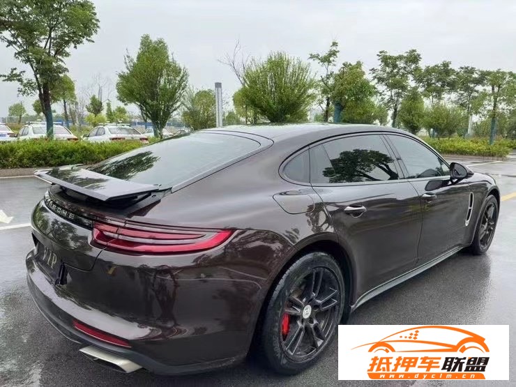  18年保時(shí)捷帕納梅拉轎車 