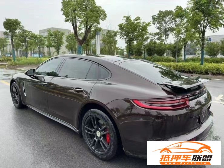  18年保時(shí)捷帕納梅拉轎車 