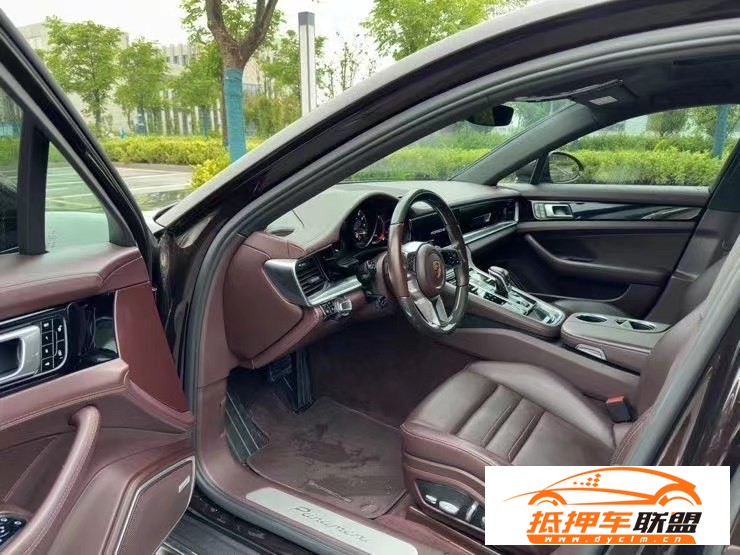  18年保時(shí)捷帕納梅拉轎車 