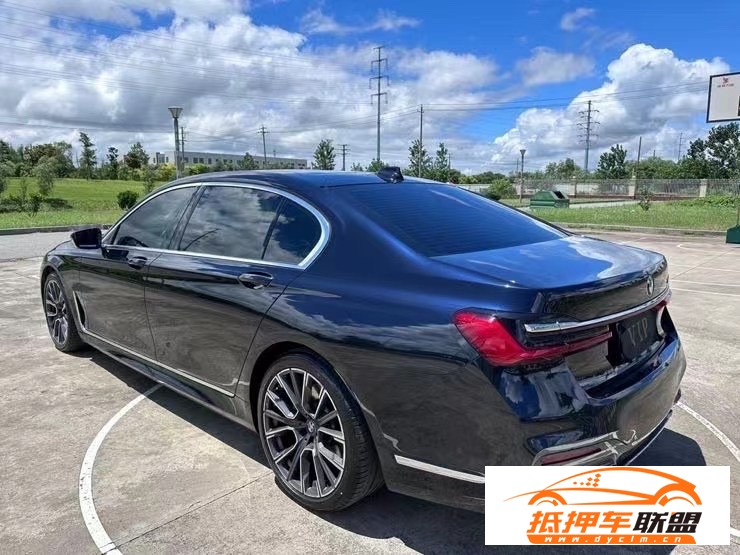  22年寶馬7系轎車 