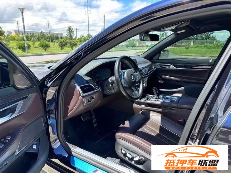  22年寶馬7系轎車 