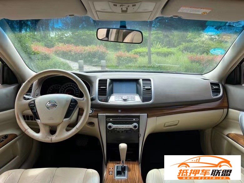  12年日產(chǎn)天籟轎車 