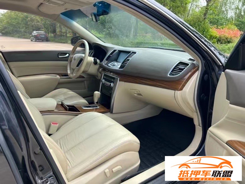  12年日產(chǎn)天籟轎車 