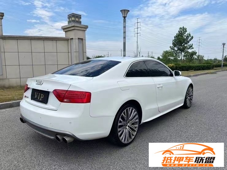  16年奧迪A5轎車 