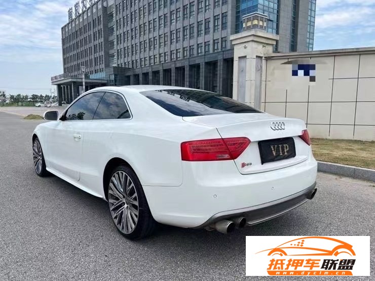  16年奧迪A5轎車 