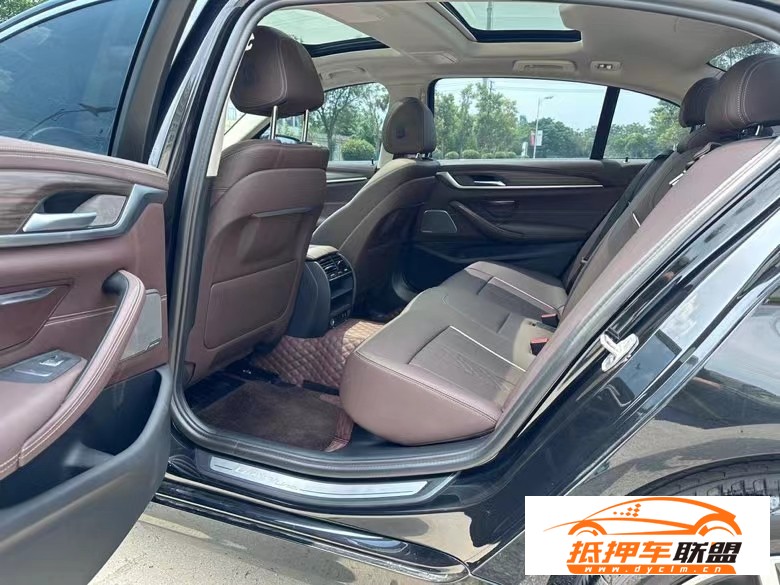  22年寶馬5系轎車 