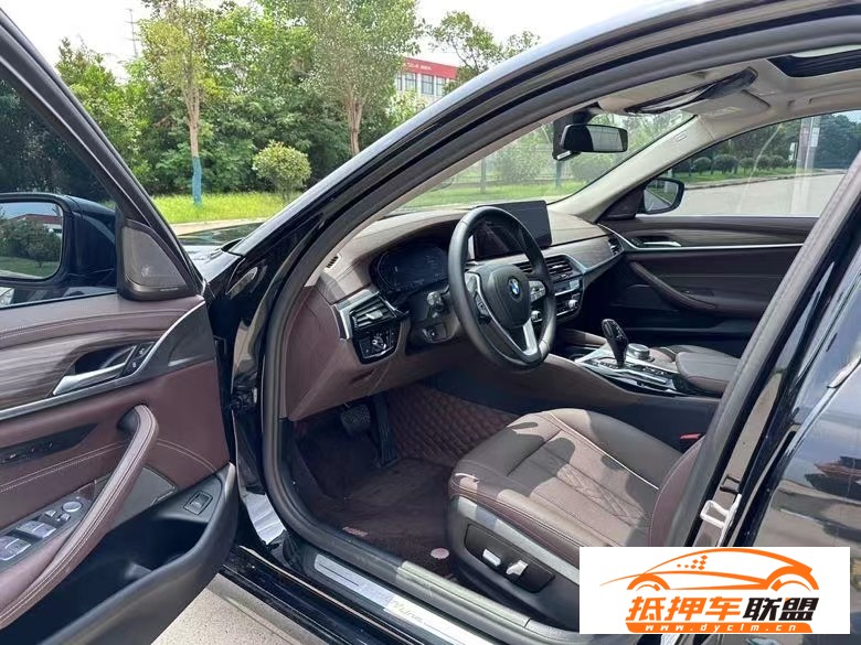  22年寶馬5系轎車 