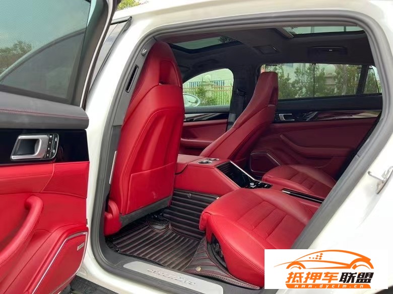  22年保時捷帕納梅拉轎車 