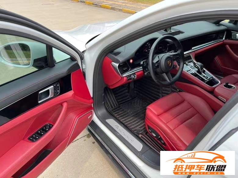  22年保時捷帕納梅拉轎車 