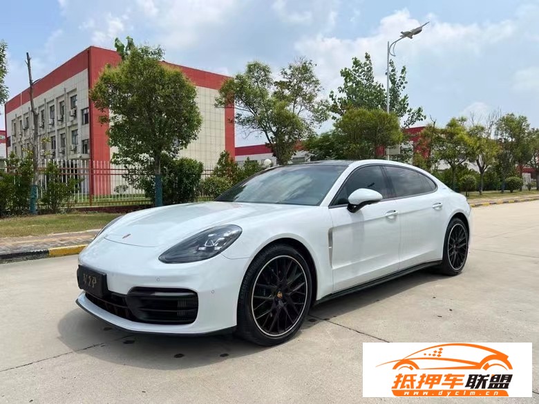  22年保時捷帕納梅拉轎車 