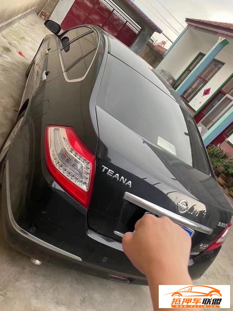  11年日產(chǎn)天籟轎車 