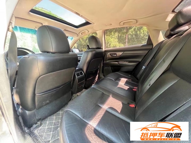  14年日產(chǎn)天籟轎車 
