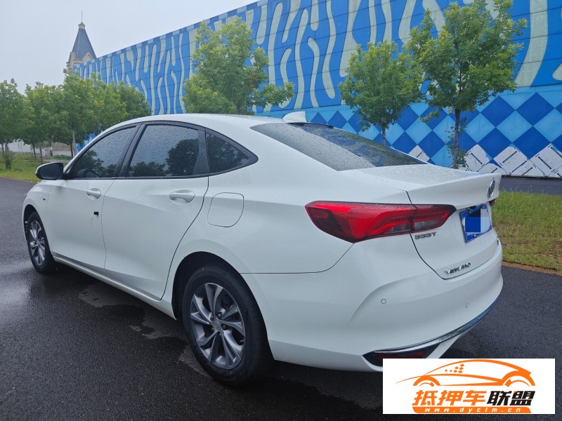  22年別克威朗轎車 