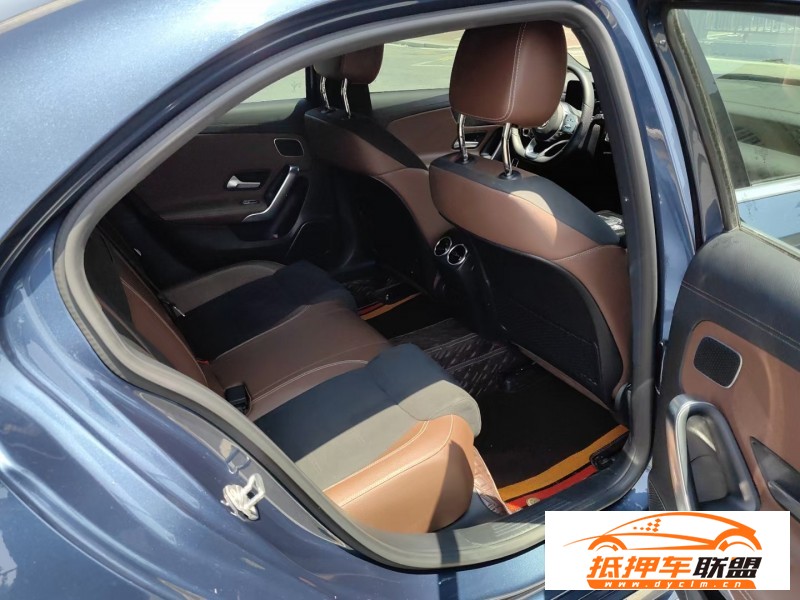  19年奔馳A轎車 