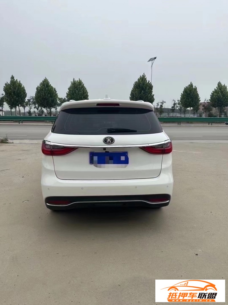  19年比亞迪宋轎車 