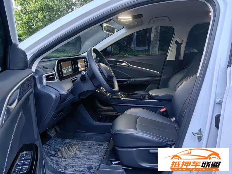  23年哪吒u-ll400轎車 