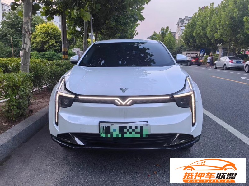  23年哪吒u-ll400轎車 
