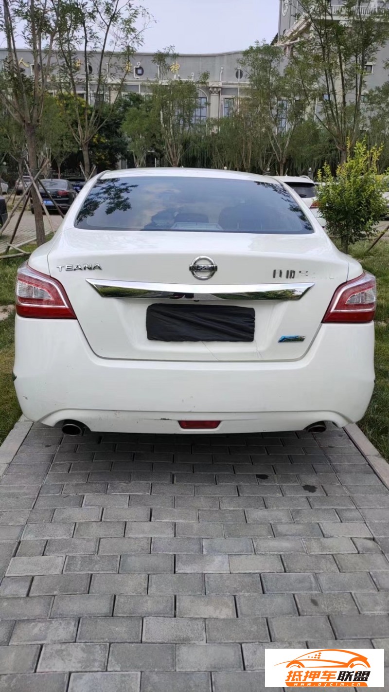  16年日產(chǎn)天籟轎車 