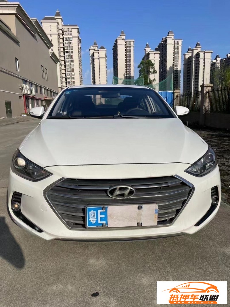  17年現(xiàn)代領(lǐng)動轎車 