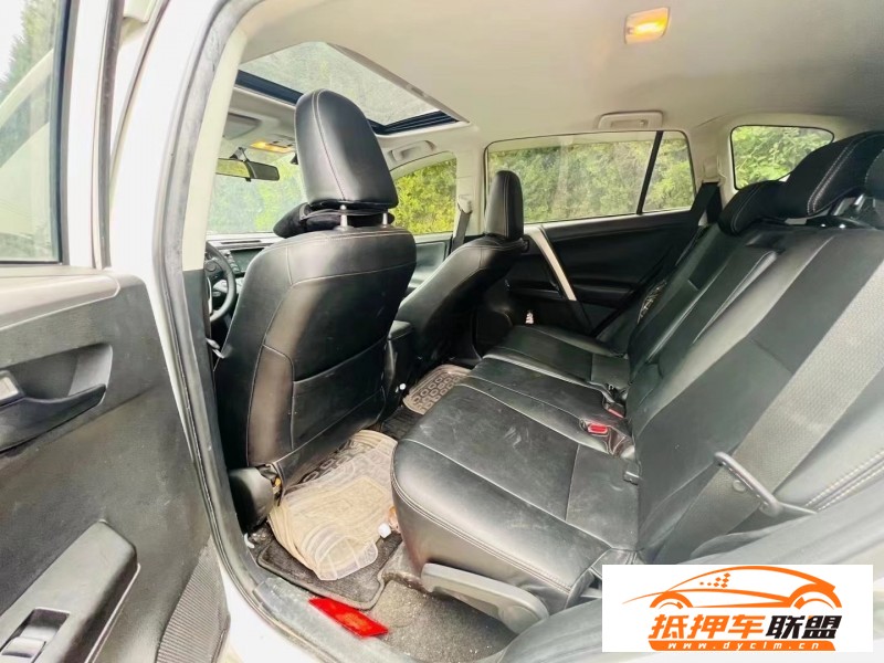  18年豐田RAV4轎車 