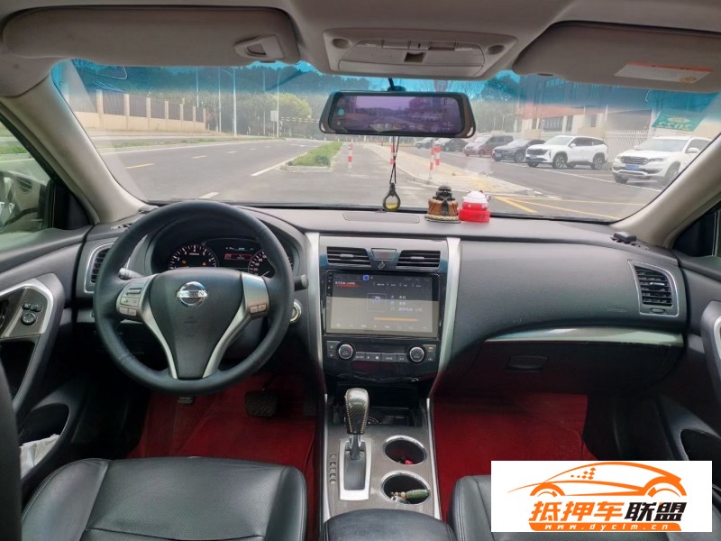  16年日產(chǎn)天籟轎車 